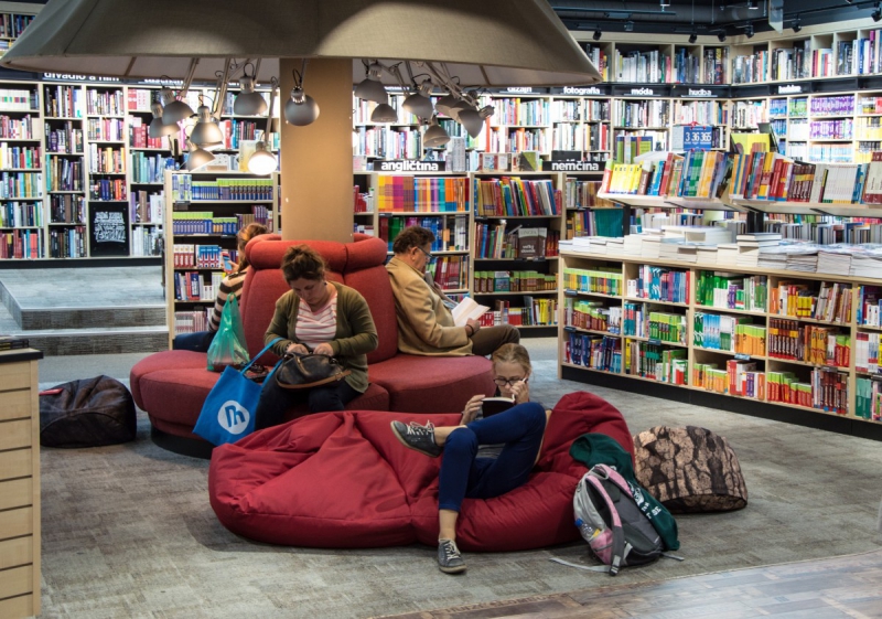 boutique-PEONE-min_books_bookstore_book_reader_readers_reading_shop_sale_books-849006