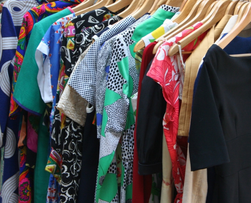 boutique-PEONE-min_dresses_apparel_clothing_clothes_clothes_hangers_wooden_hangers_retail_shop_closet-1149845